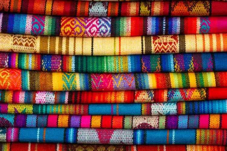 أبرز معالم ومعروضات سوق الجملة للأقمشة في دبي