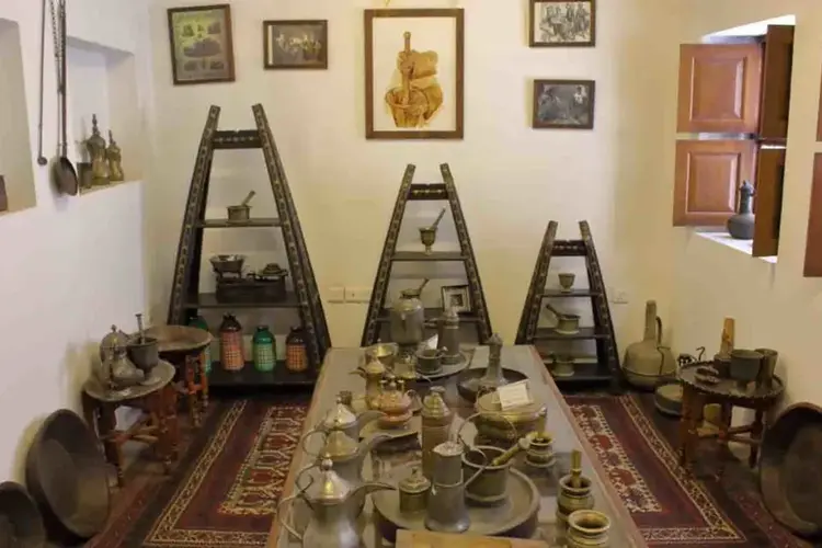 متحف القهوة دبي 10 اللوحات الأثرية في متحف القهوة دبي