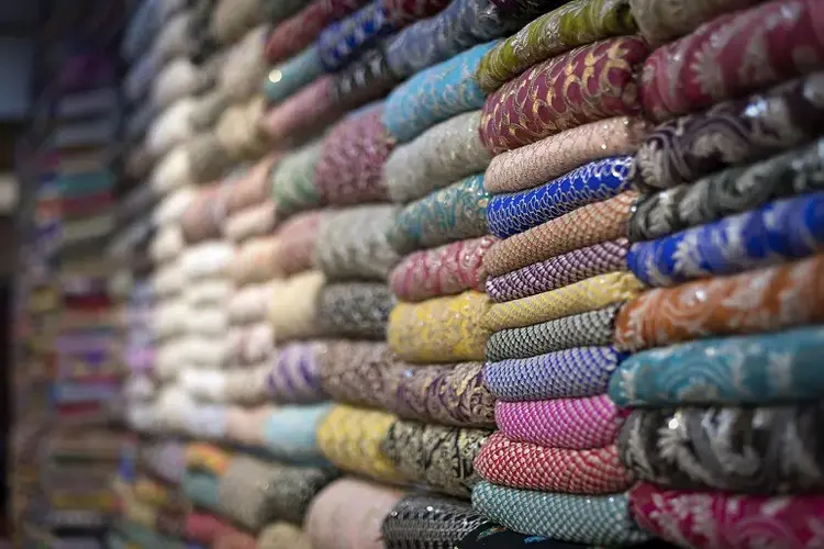 مزايا تسوق الأقمشة بالجملة في دب