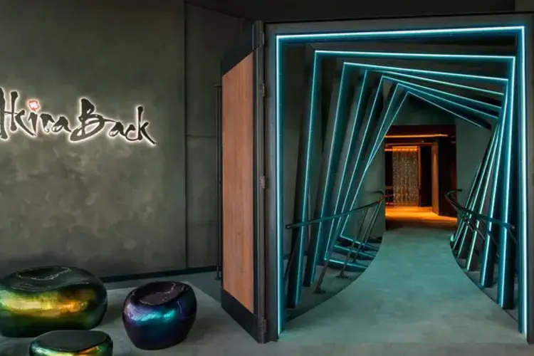 مطعم أكيرا باك نخلة جميرا