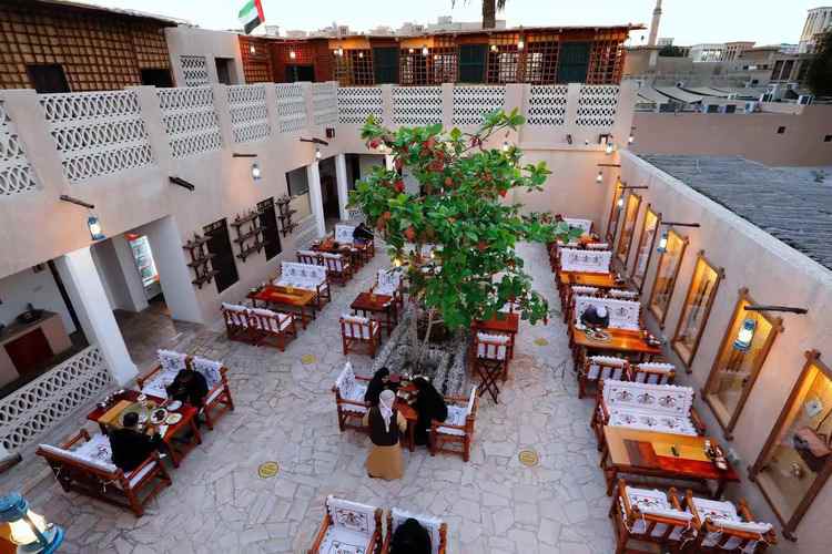 مطعم الخيمة التراثي AL KHAYMA HERITAGE RESTAURANT في حي الفهيدي التاريخي