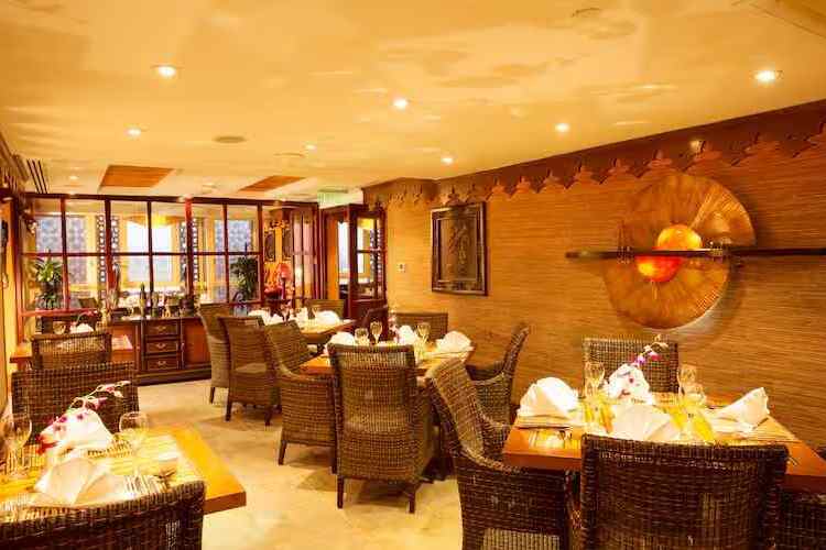 مطعم داينستي الصيني في حي الفهيدي التاريخي CHINESE DYNASTY RESTAURANT