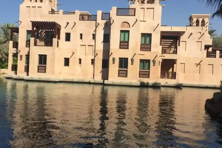 جولة بالعبرة سوق جميرا