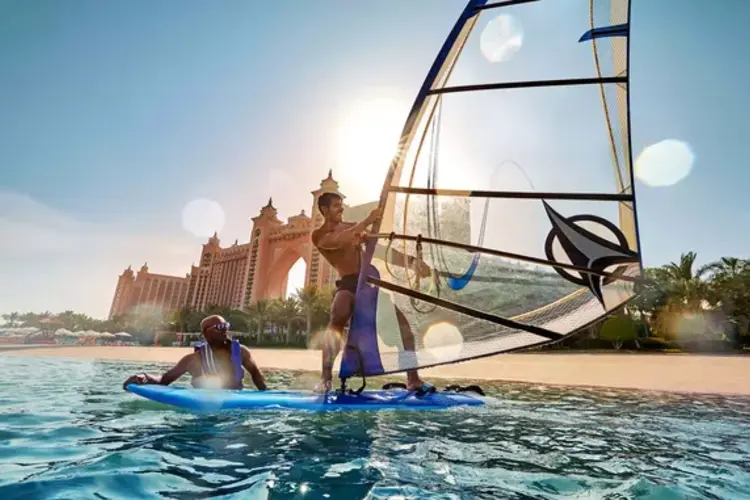 ركوب الأمواج في حديقة أكوافنتشر المائية