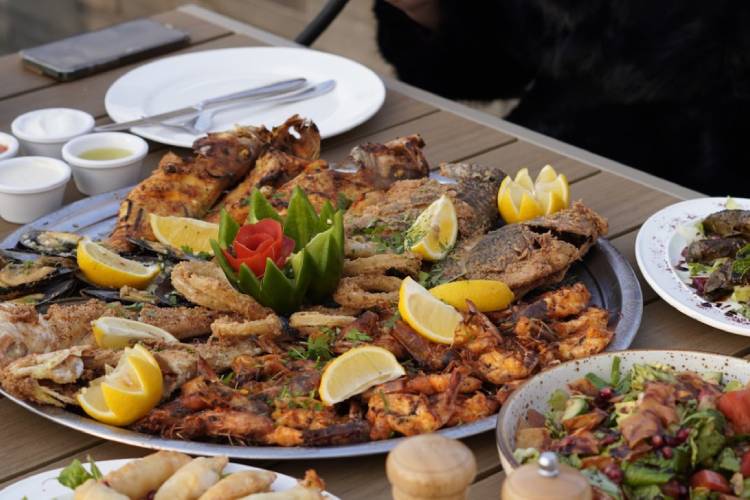 مطعم أيلا للمأكولات البحرية سوق السمك دبي