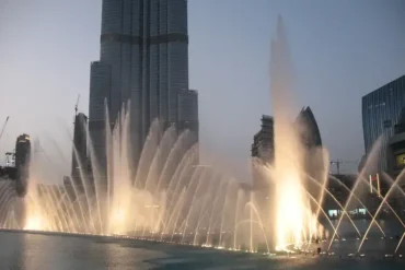 ممشى نافورة دبي الراقصة