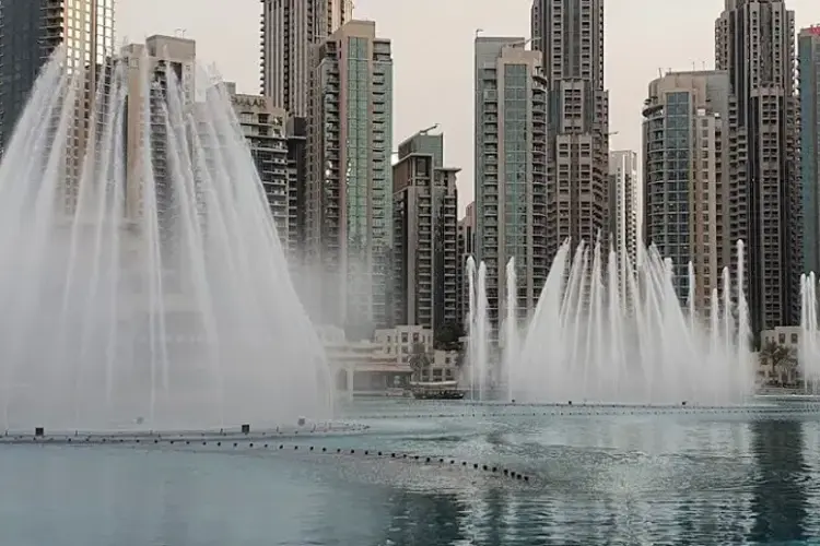 ممشى نافورة دبي الراقصة 8 نــافورة دبي