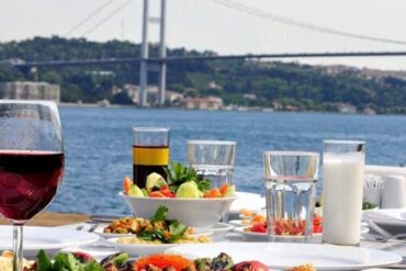 كافيهات دبي على البحر