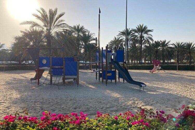 حديقة شاطئ الممزر: وجهتك المثالية للترفيه والاستجمام في دبي 10 الرياضة والألعاب داخل حديقة الممزر