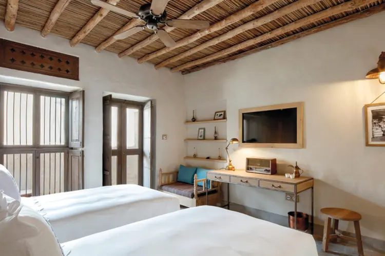 فندق امباسادور أقدم فنادق دبي