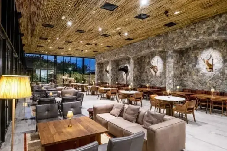 تجربة الطعام والتسوق في حديقة التماسيح