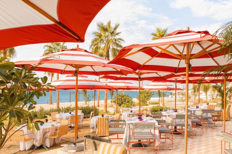 خيارات الطعام والشراب في منتجع نيكي بيتش دبي