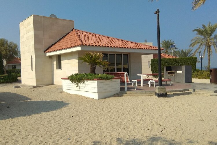 حديقة شاطئ الممزر: وجهتك المثالية للترفيه والاستجمام في دبي 12 غرف الاستحمام وتغيير الملابس