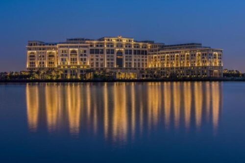 فندق فيرساتشي بلاوز-أفضل فنادق دبي مساج داخل الغرف