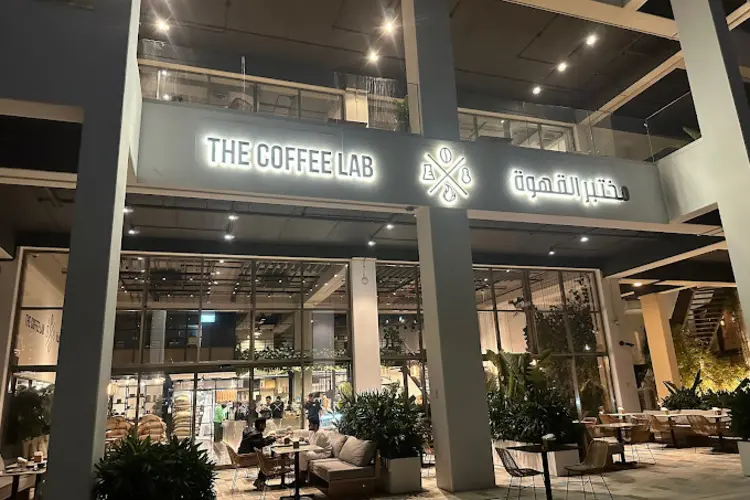 مختبر القهوة: أجمل كافيهات دبي على البحر