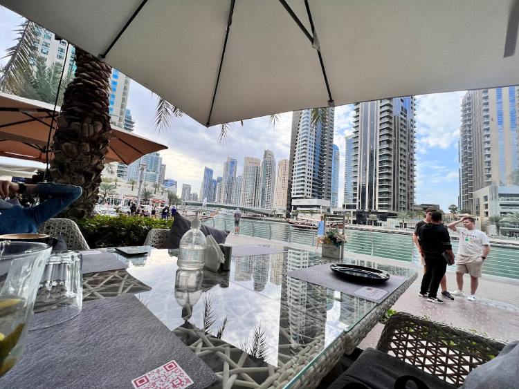 مطعم ومقهى لاموروسو افضل مقاهي مارينا دبي