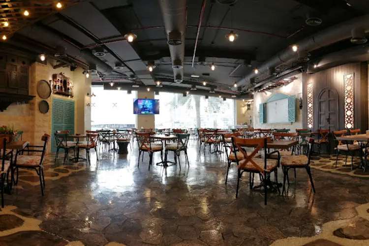 مقهى العتيق  أجمل كافيهات دبي على البحر