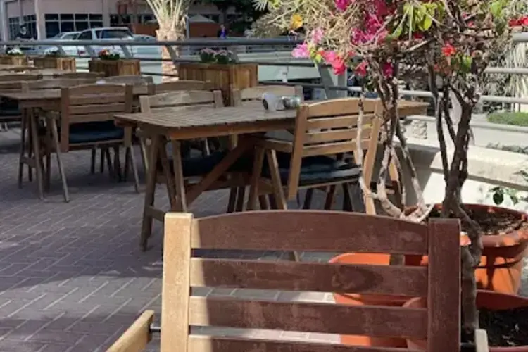 أفضل المقاهي الشعبية في دبي 8 مقهى بابليك كافيه فى دبي