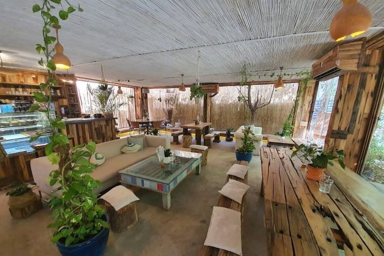 افضل مقهي مع حدائق خلابة في دبي 10 مقهى سيفا تيبل أفضل مقهى مع حدائق خلابة في دبي