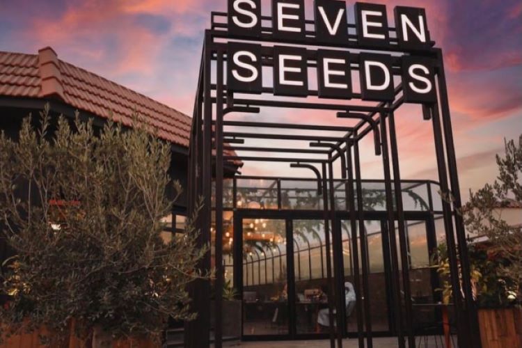 افضل مقهي مع حدائق خلابة في دبي 8 مقهى سيفن سيدز أفضل مقهى مع حدائق خلابة في دبي