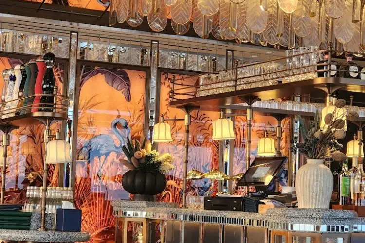 مقهى أتموسفير: أغرب كوفي في دبي