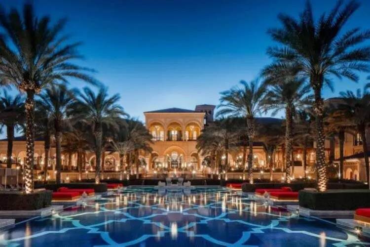 افضل فندق بحدائق مائية فندق ون آند أونلي جزيرة النخلة