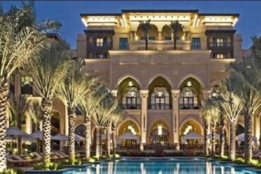 الفنادق التي تسمح بدخول الزوار في دبي