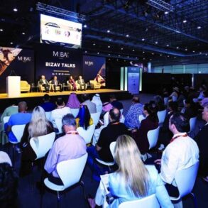 Vorbereitungen für die MEBAA 2024 Luftfahrtmesse