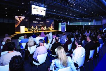 Vorbereitungen für die MEBAA 2024 Luftfahrtmesse