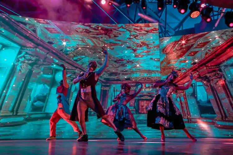 العروض  الترفيهية في القرية العالمية في دبي