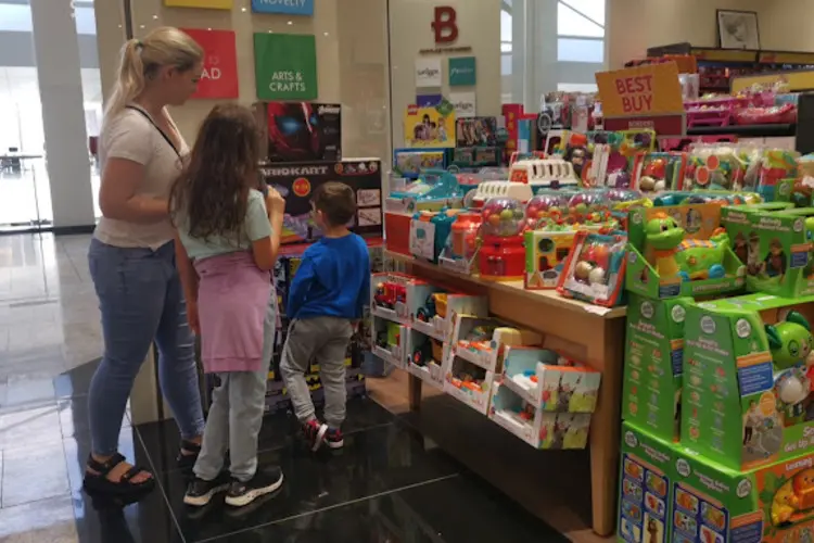 الطعام والبقالة في نخيل مول