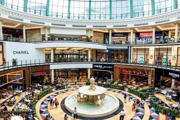 الوجبات السريعة والمطاعم في دبي مول