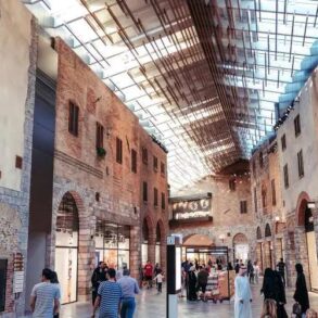 ذا أوتلت فيليدج