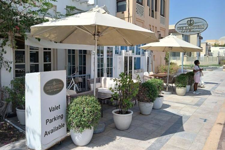 ذا هامبتونز كافيه أفضل مقهى مناسب للتصوير في دبي