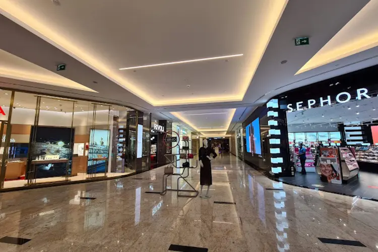 محلات الأزياء والموضة في نخيل مول