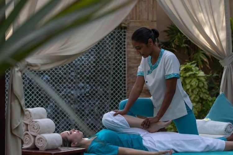 فندق جميرا القصر دبي: تجربة إقامة فاخرة 10 نادي صحي فندق جميرا القصر دبي