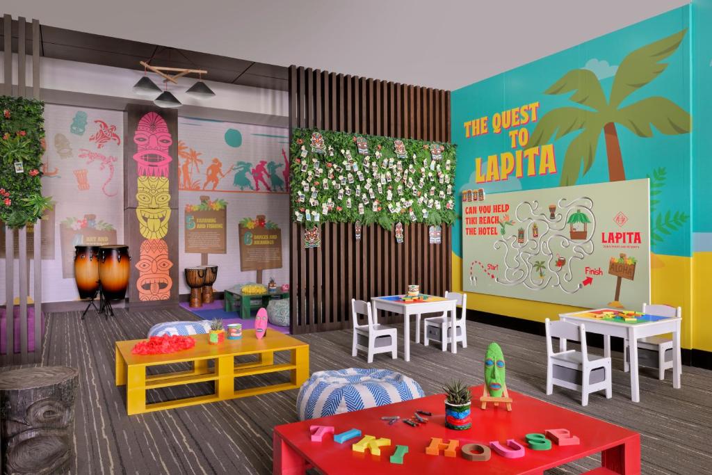 Club وTiki House - فندق لابيتا دبي