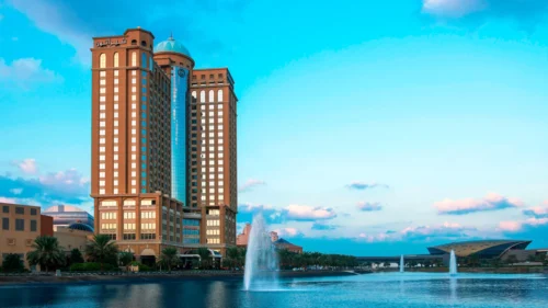 إقامة فاخرة في فندق شيراتون مول الإمارات