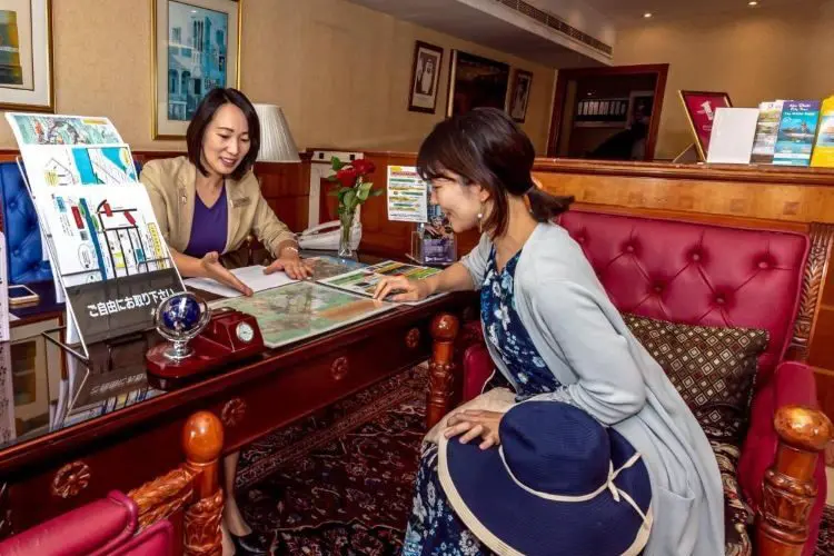 الكونسيرج فندق ريفيرا