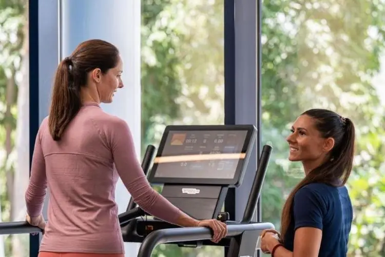 النادي الصحي في فندق جميرا ميناء السلام دبي