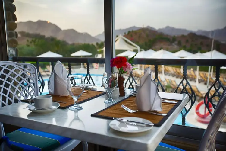 تجربه الطعام في فندق حصن حتا