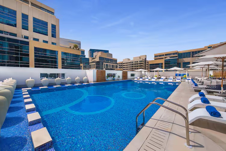  حمام السباحة فندق دبل تري باي هيلتون دبي