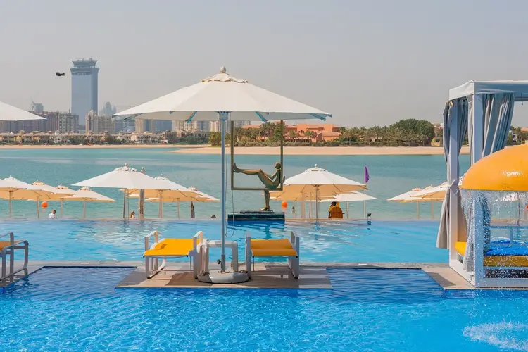 حمام السباحة في منتجع سي سنترال ذا بالم