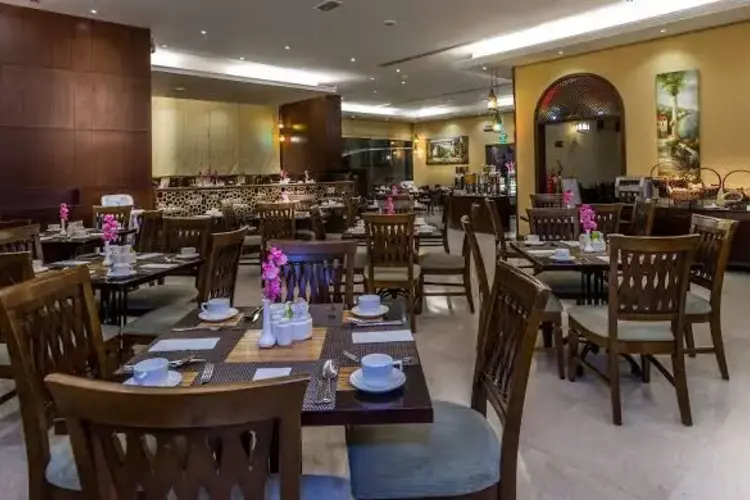 استمتع بإقامة فاخرة في فيرست سنترال هوتيل سويتس 6 خيارات الطعام في فندق فيرست سنترال هوتيل سويتس