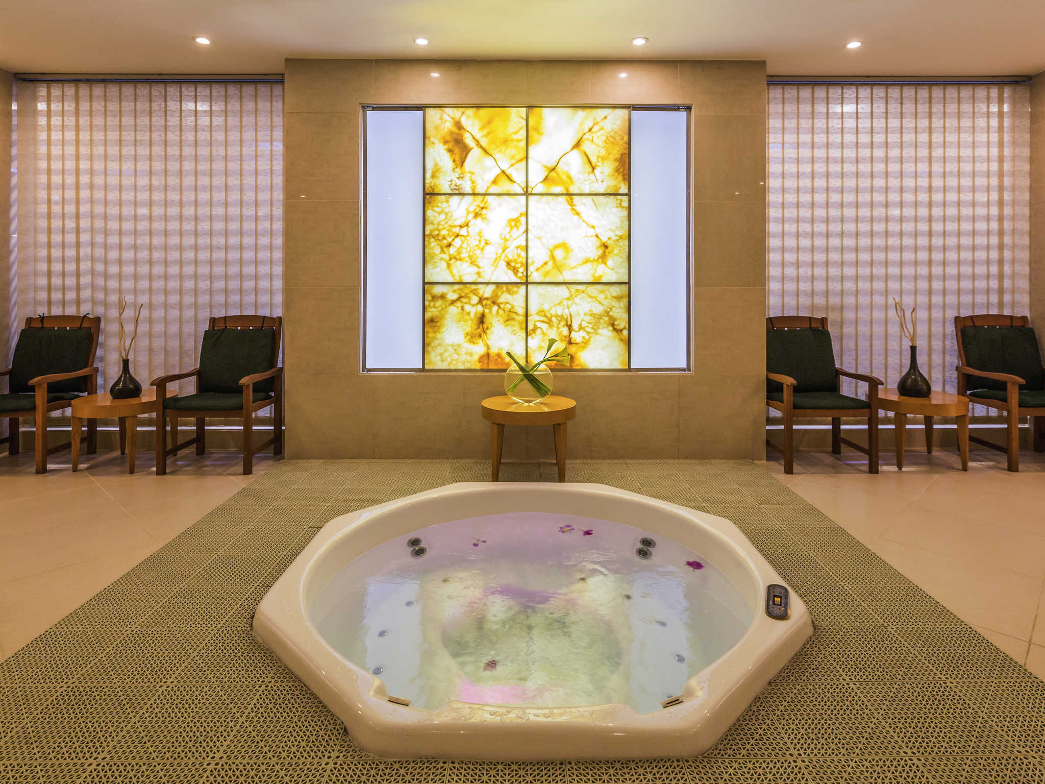 سبا فندق سويس أوتيل المروج دبي