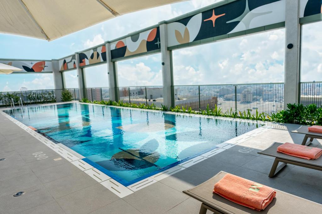 مسبح فندق The Muse22