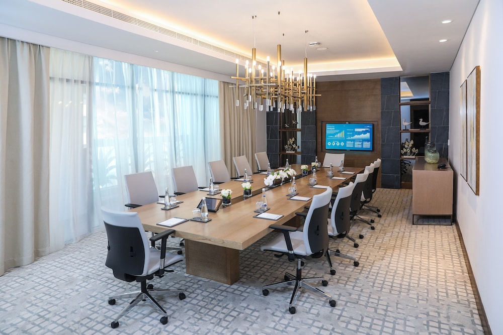 فندق الجداف روتانا سويت: وجهتك المثالية للأعمال والترفيه 14 فندق الجداف روتانا سويت - قاعات رجال الأعمال