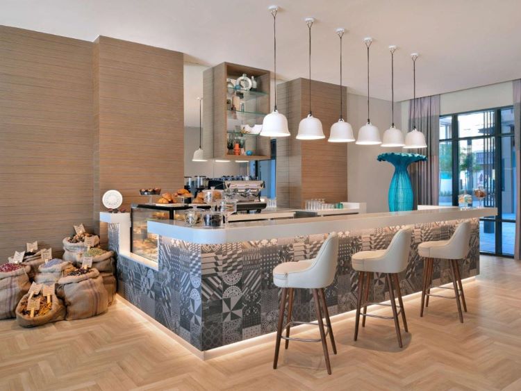 خيارات الطعام والمشروبات في فندق جراند ميركيور دبي