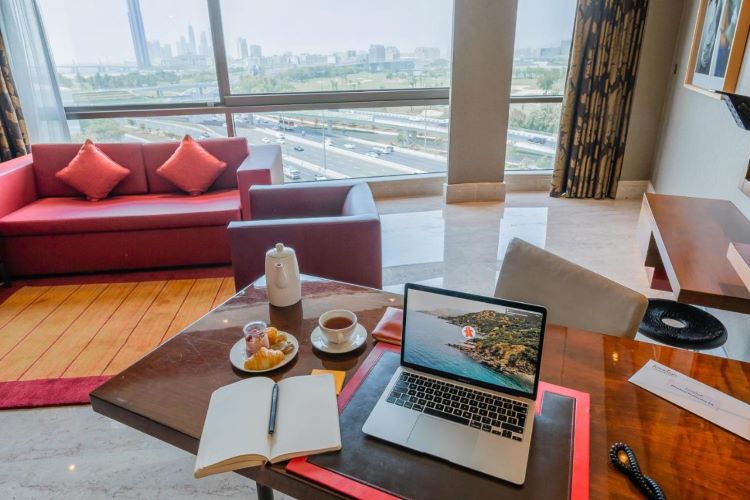 فندق جميرا الخور دبي: إطلالات ساحرة على خور دبي 12 قاعات رجال الأعمال في فندق جميرا الخور دبي