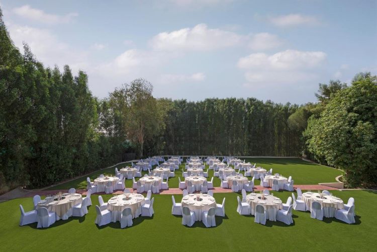 فندق جميرا الخور دبي: إطلالات ساحرة على خور دبي 14 قاعات زفاف فندق جميرا الخور دبي